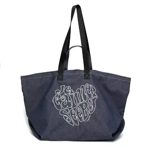 Tragetaschen aus recycelter Baumwolle Tragetaschen aus recycelter Baumwolle