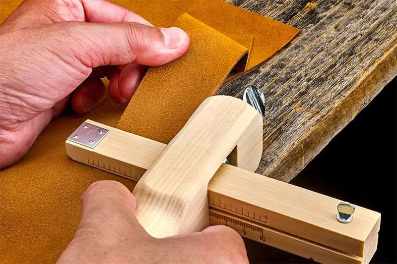 Die richtige Lederdicke für Ihr Projekt auswählen