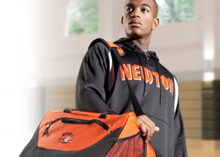 Marken bringen Basketball-Kollektionen auf den Markt