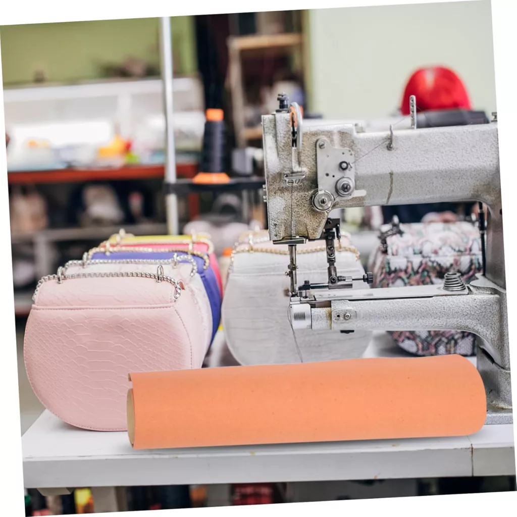 Comportamento di cucito e taglio sotto la macchina